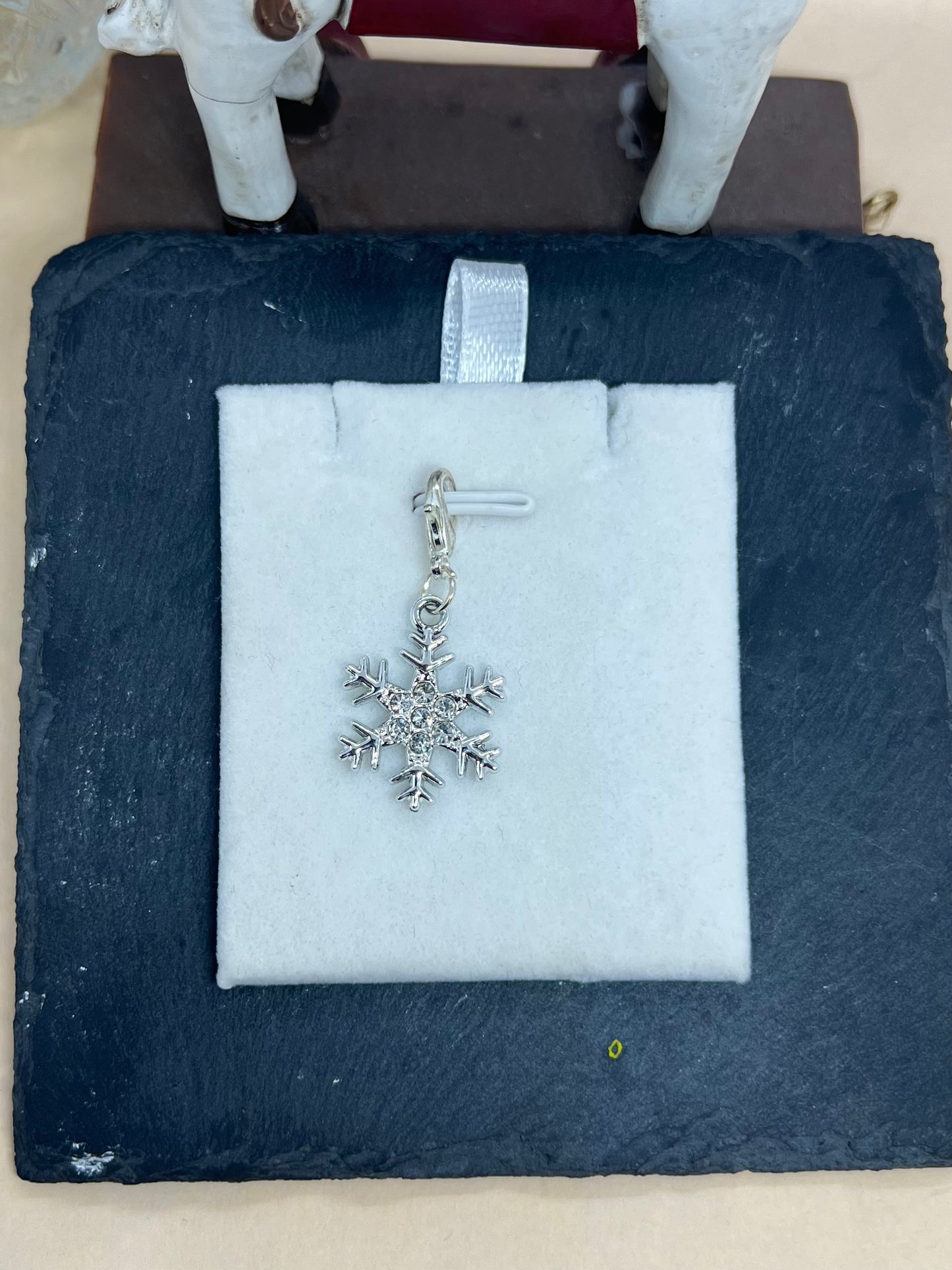 Schnee Silver Charm
