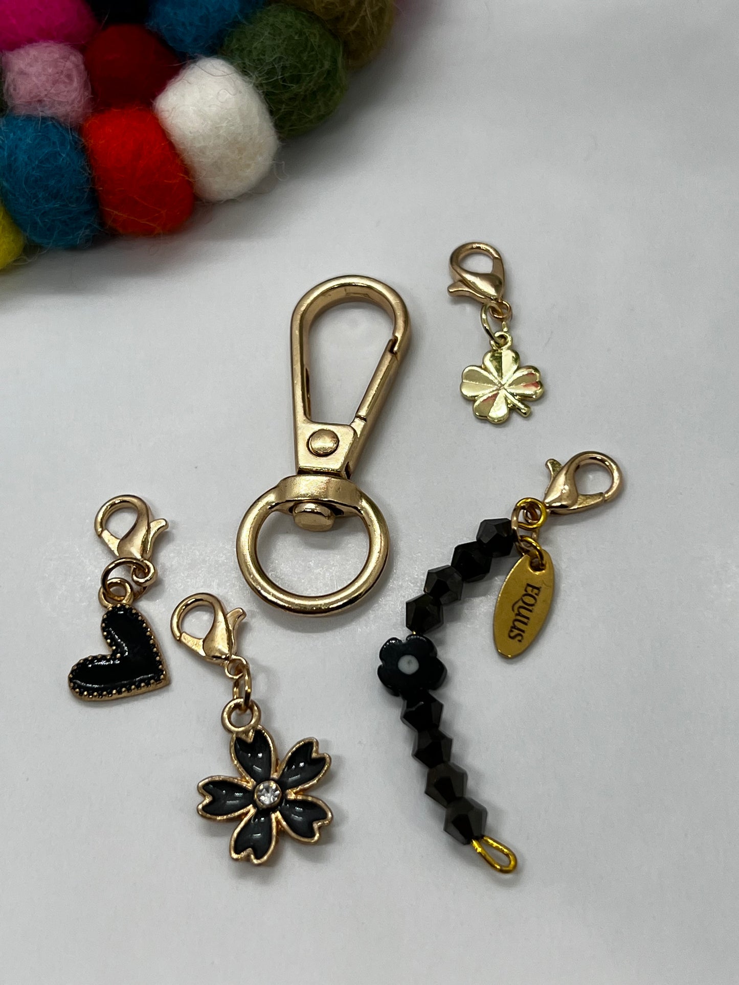 Equus Black Blossom (4 x charms bonnet)