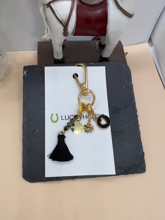 Black ( 4 charms)